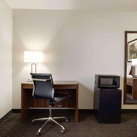 Travelodge By Wyndham Vaughn Ngoại thất bức ảnh
